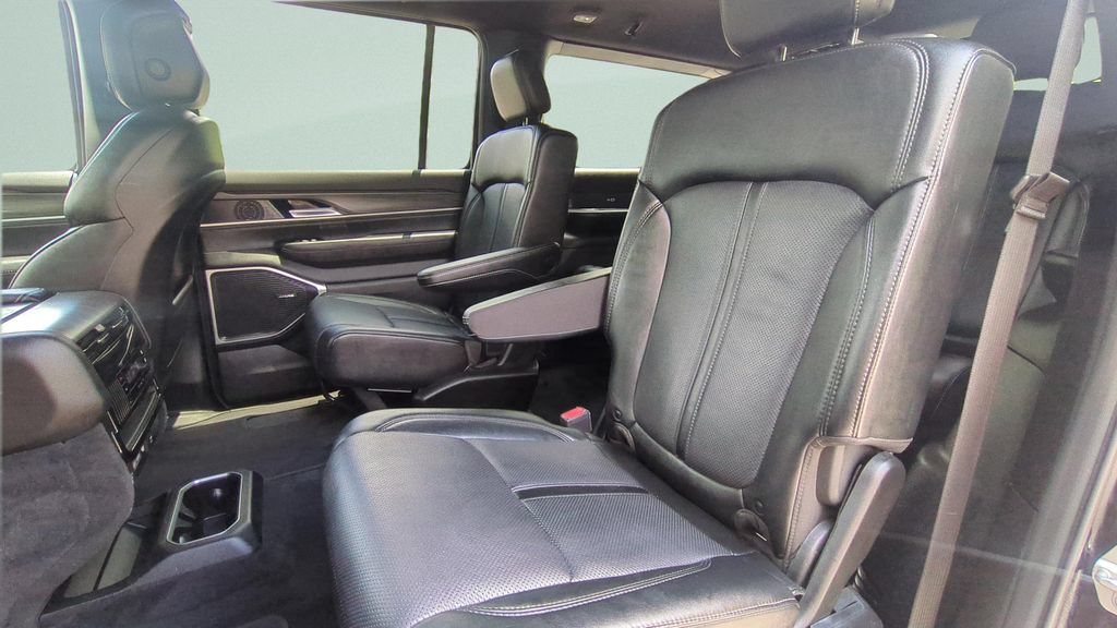 Used 2024 Jeep Wagoneer Series II RWD image 10