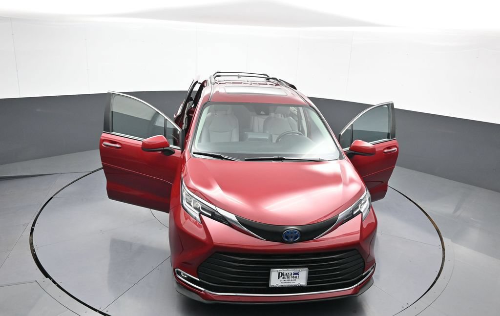 Certified 2022 Toyota Sienna XLE AWD/4WD image 48