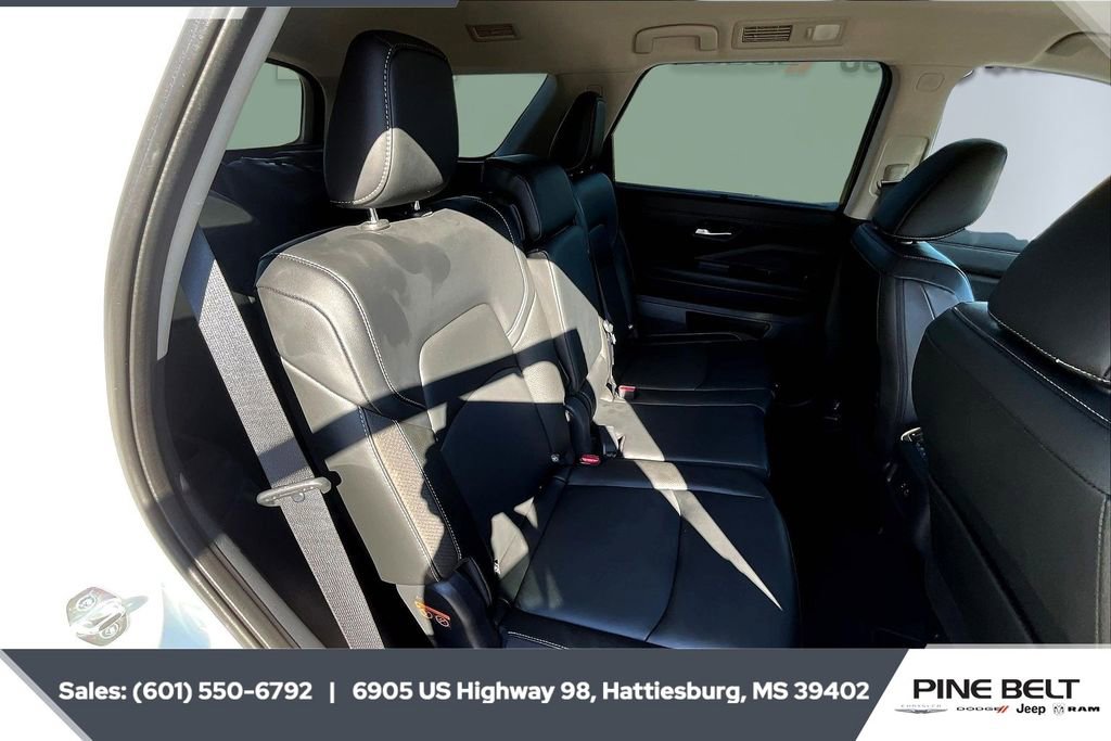 Used 2023 Nissan Pathfinder SL w/ Lighting Package (N92) image 20