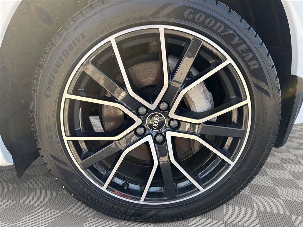Used 2021 Audi Q5 e Premium Plus AWD/4WD image 9