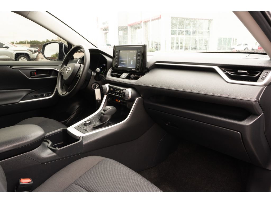 Used 2022 Toyota RAV4 LE image 17