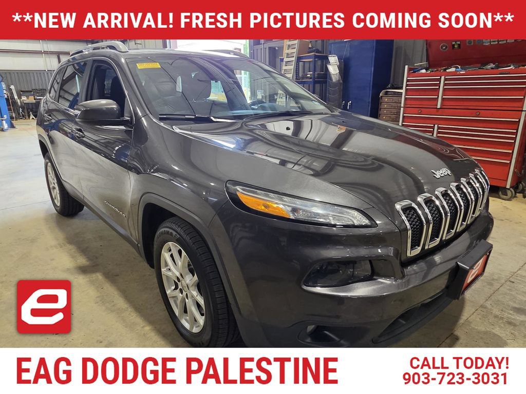 Used 2016 Jeep Cherokee Latitude w/ Safety/Convenience Group FWD image 1