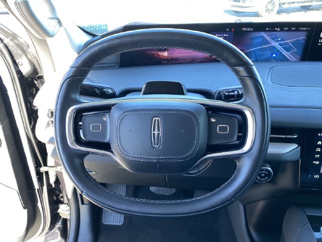 Used 2025 Lincoln Navigator L Reserve AWD/4WD image 31