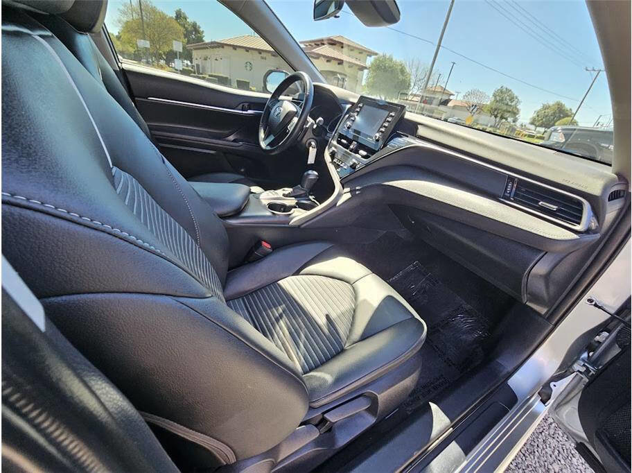 Used 2023 Toyota Camry SE image 10