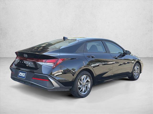 Used 2024 Hyundai Elantra SEL FWD image 5