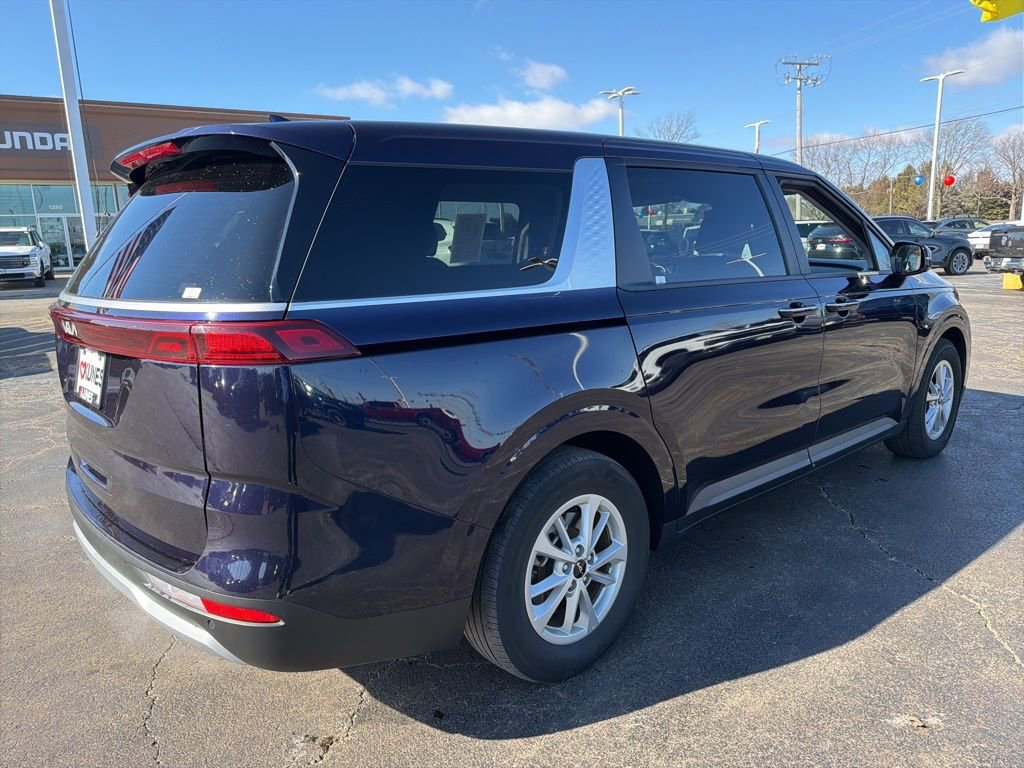 Used 2024 Kia Carnival LX image 4