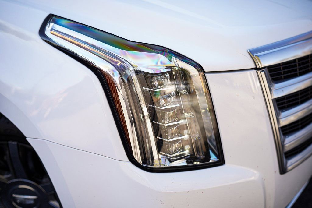 Used 2016 Cadillac Escalade Luxury image 7
