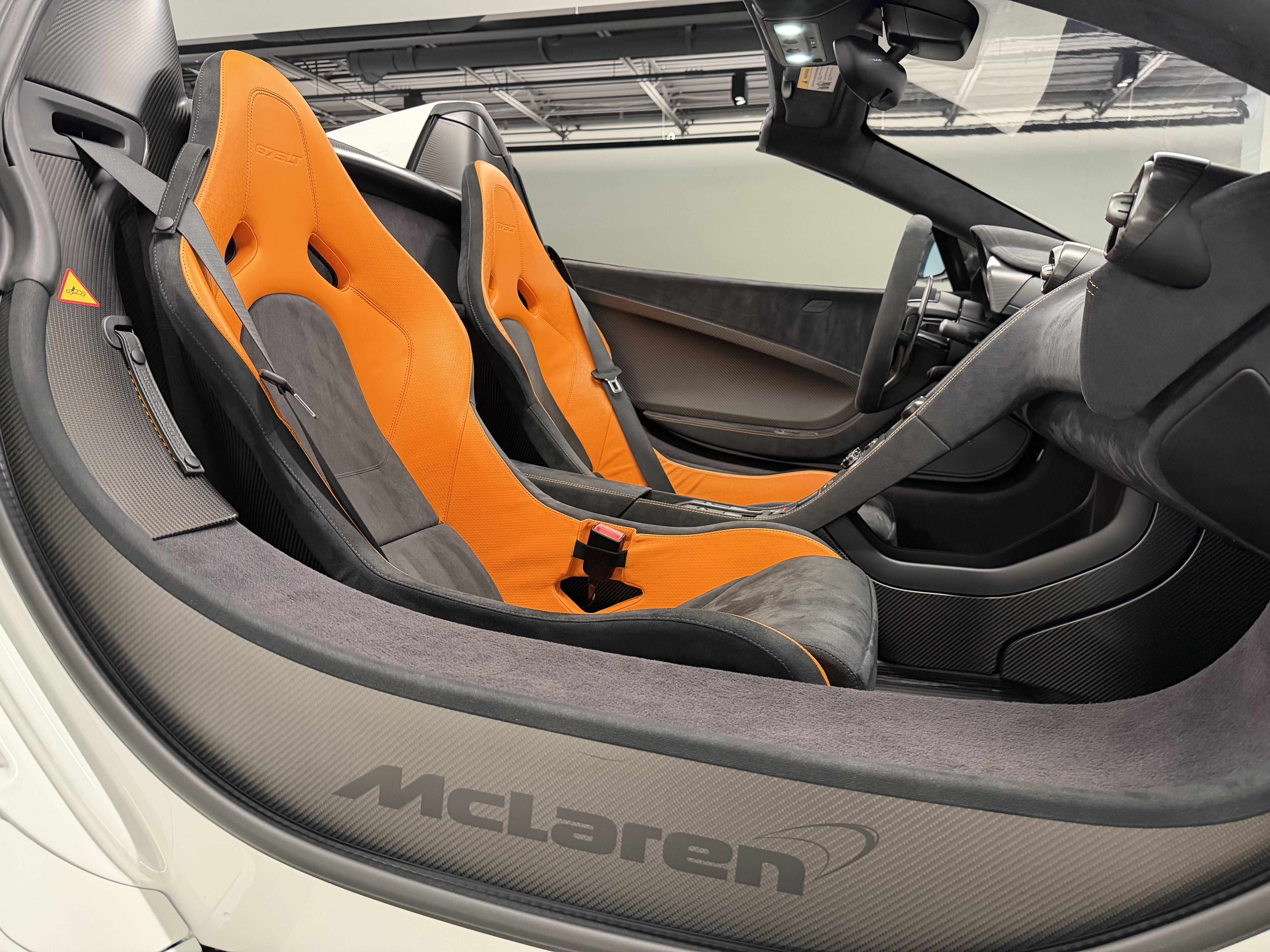 Used 2016 McLaren 675LT Spider RWD image 26