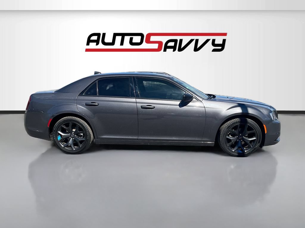Used 2022 Chrysler 300 Touring w/ Sport Appearance Package RWD image 8