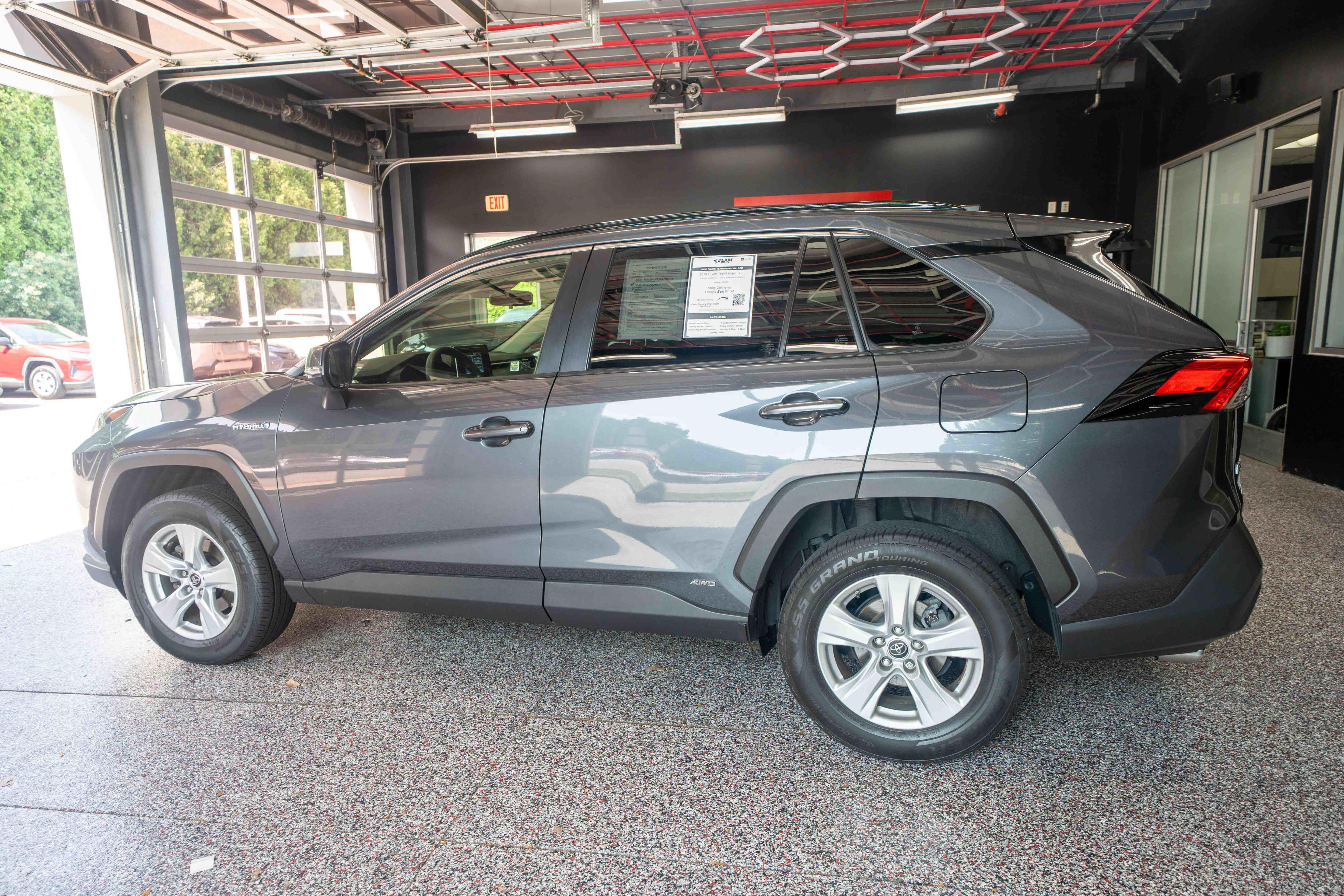 Used 2019 Toyota RAV4 XLE w/ Convenience Package AWD/4WD image 2