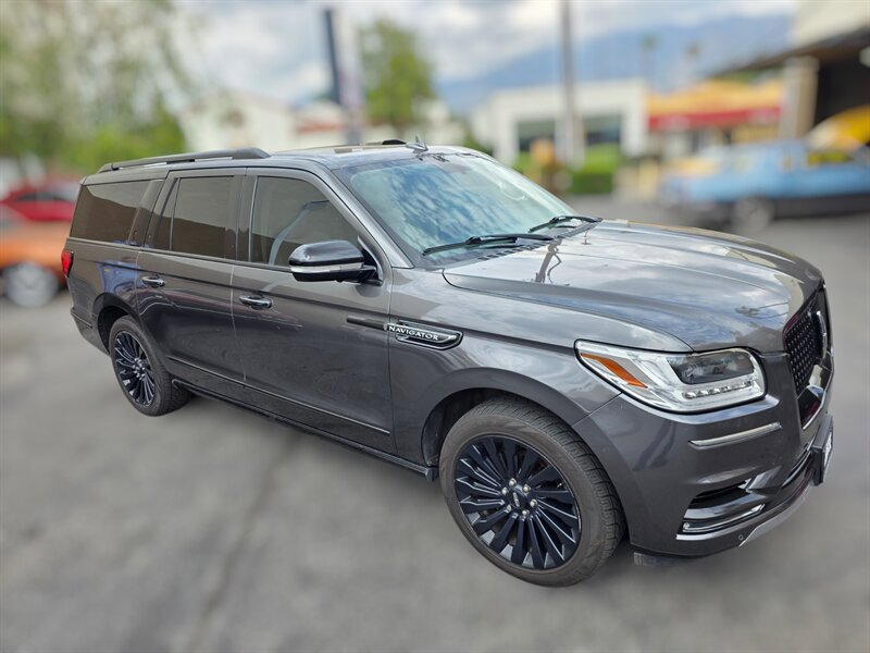 Used 2018 Lincoln Navigator L Reserve AWD/4WD image 3