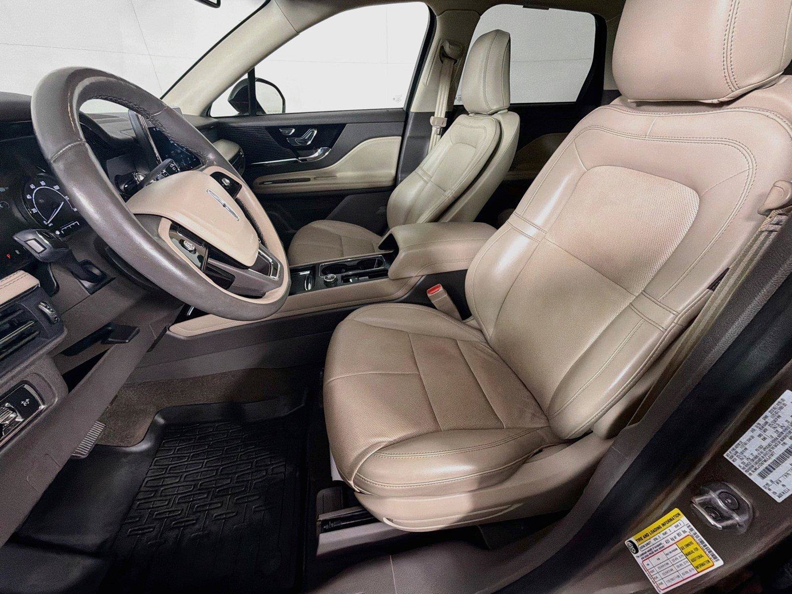 Used 2021 Lincoln Corsair AWD w/ Premium Package image 2