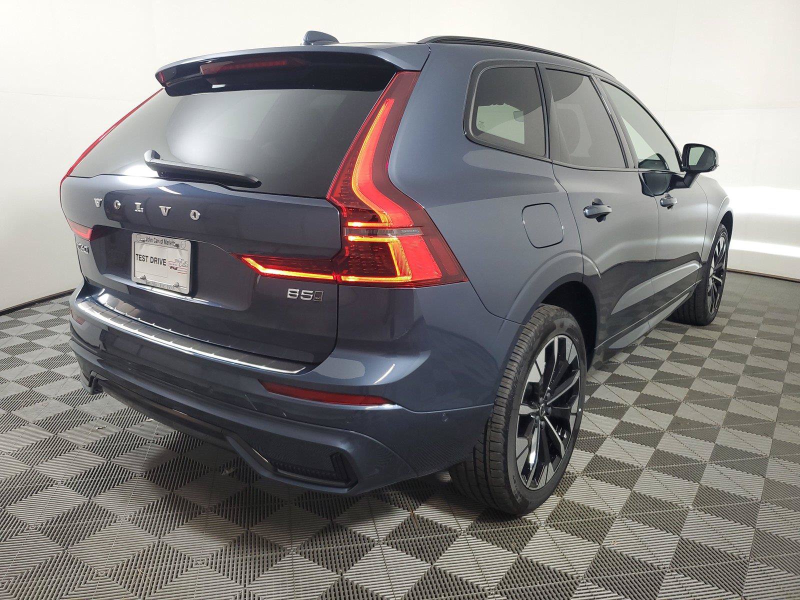 New 2027 Volvo XC60 B5 Plus AWD/4WD image 6