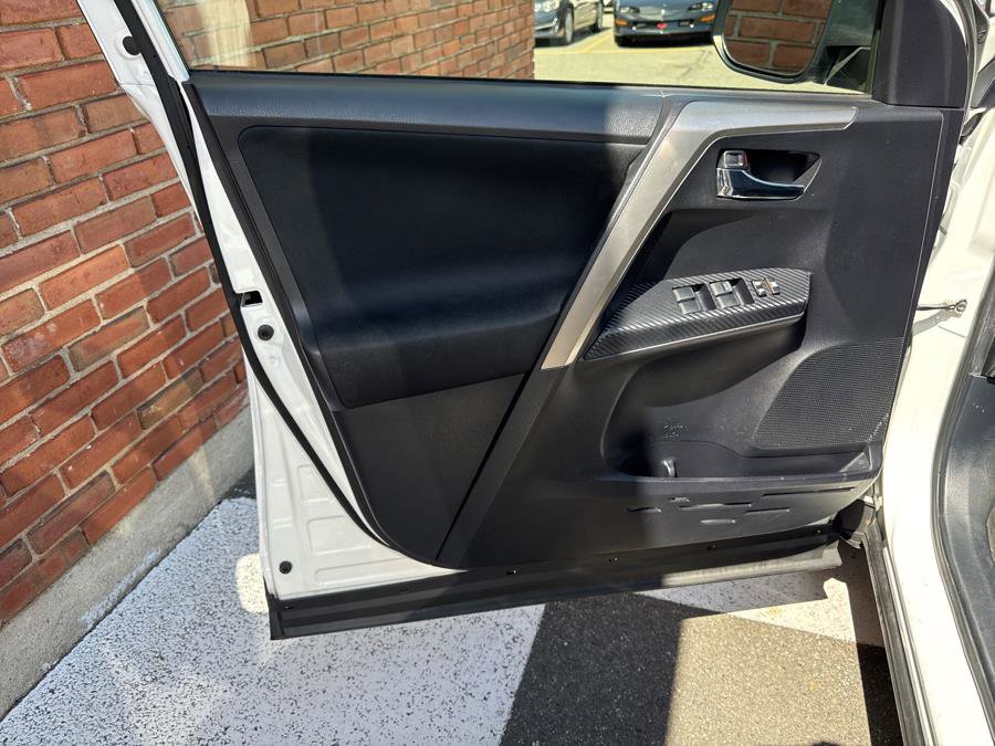 Used 2015 Toyota RAV4 XLE image 33