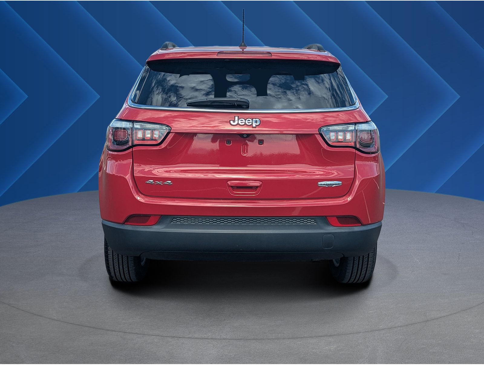 Used 2018 Jeep Compass Latitude w/ Cold Weather Group AWD/4WD image 4