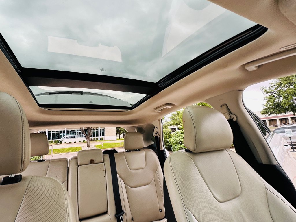 Used 2019 Ford Edge Titanium w/ Equipment Group 301A FWD image 23
