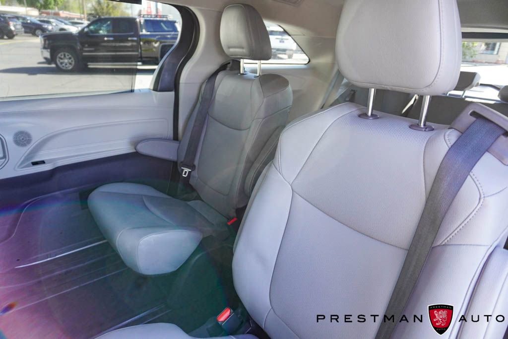 Used 2024 Toyota Sienna XLE AWD/4WD image 40