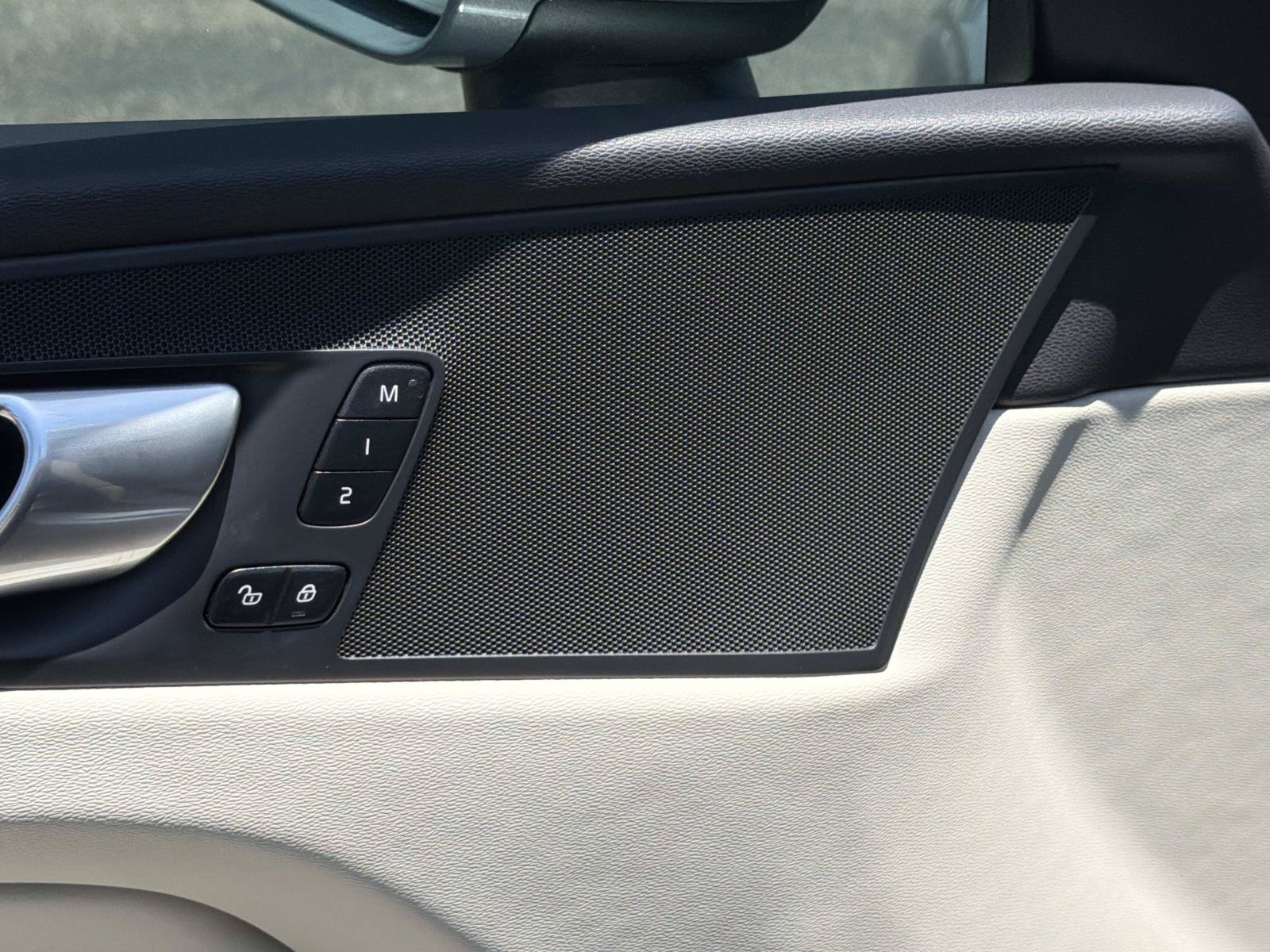 Certified 2023 Volvo XC60 T8 Plus AWD/4WD image 16
