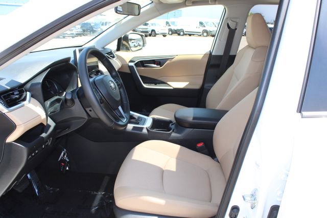 Used 2025 Toyota RAV4 XLE w/ Convenience Package FWD image 32