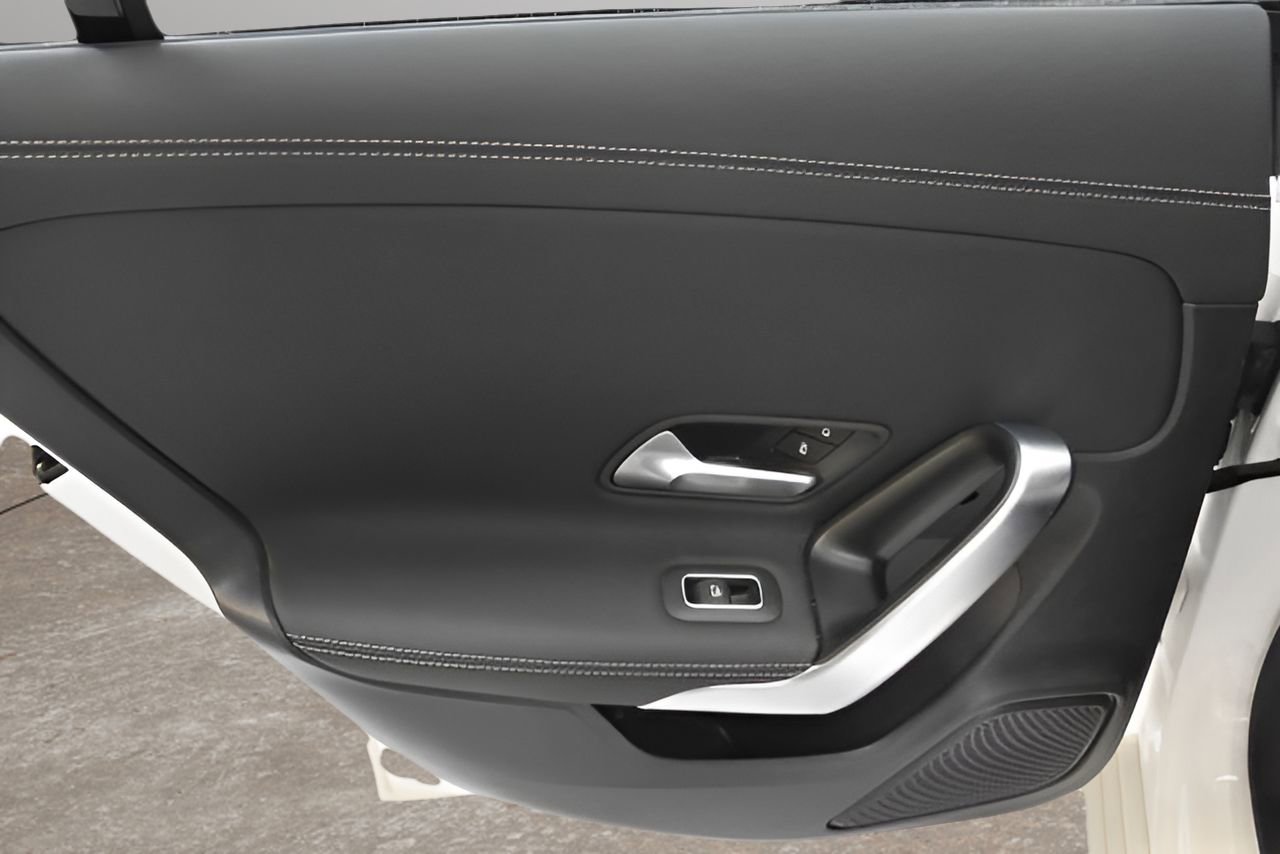 Used 2025 Mercedes-Benz CLA 250 4MATIC image 13