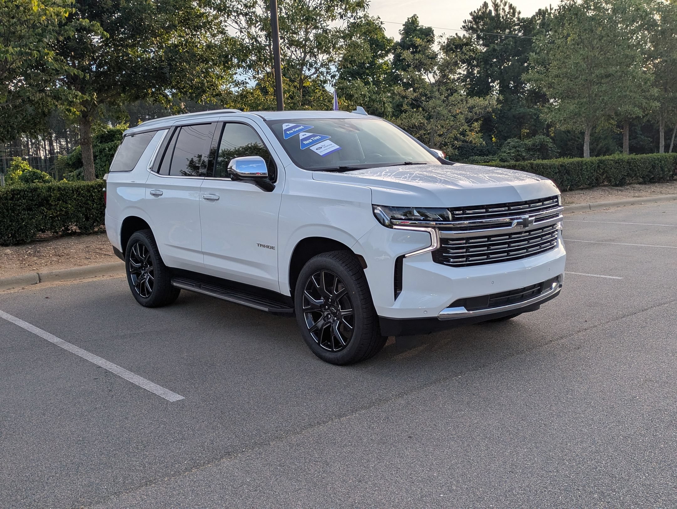 Used 2024 Chevrolet Tahoe Premier AWD/4WD image 2