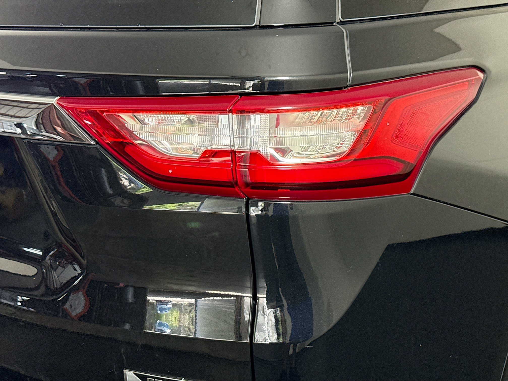 Used 2018 Chevrolet Traverse Premier w/ Driver Confidence II Package FWD image 34