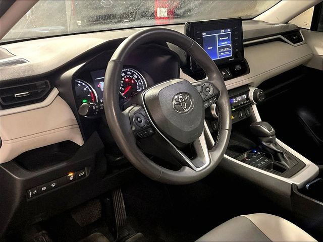 Used 2022 Toyota RAV4 XLE Premium image 14