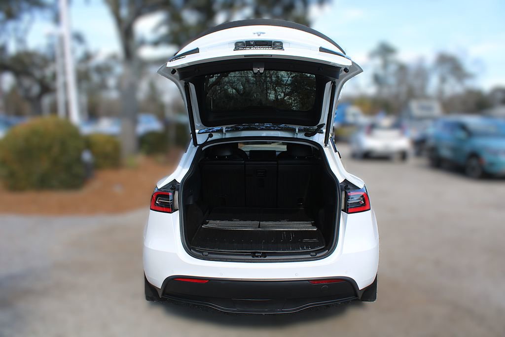 Used 2021 Tesla Model Y Long Range image 9