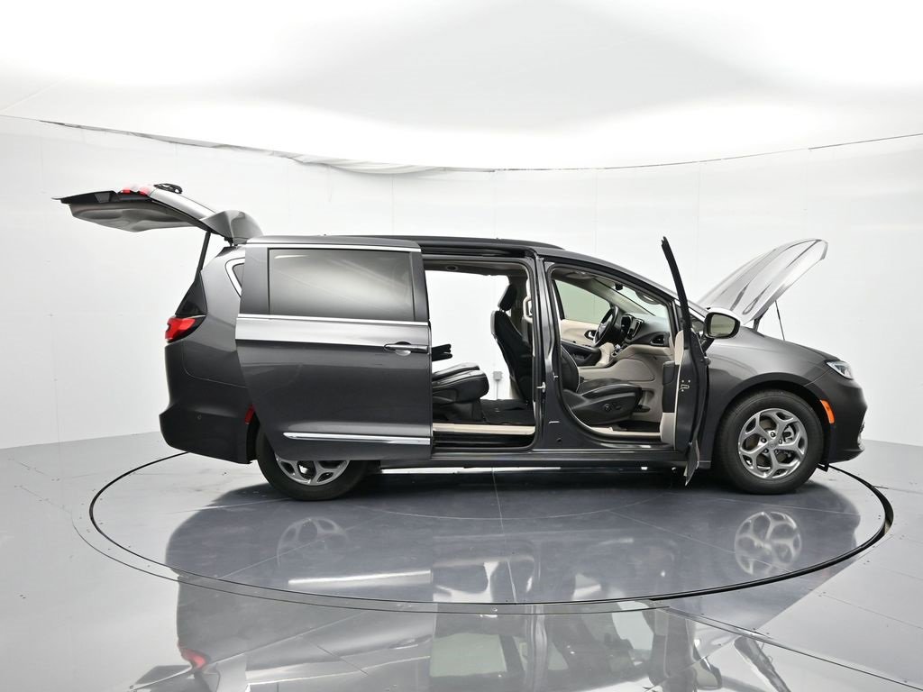 Used 2022 Chrysler Pacifica Limited image 48