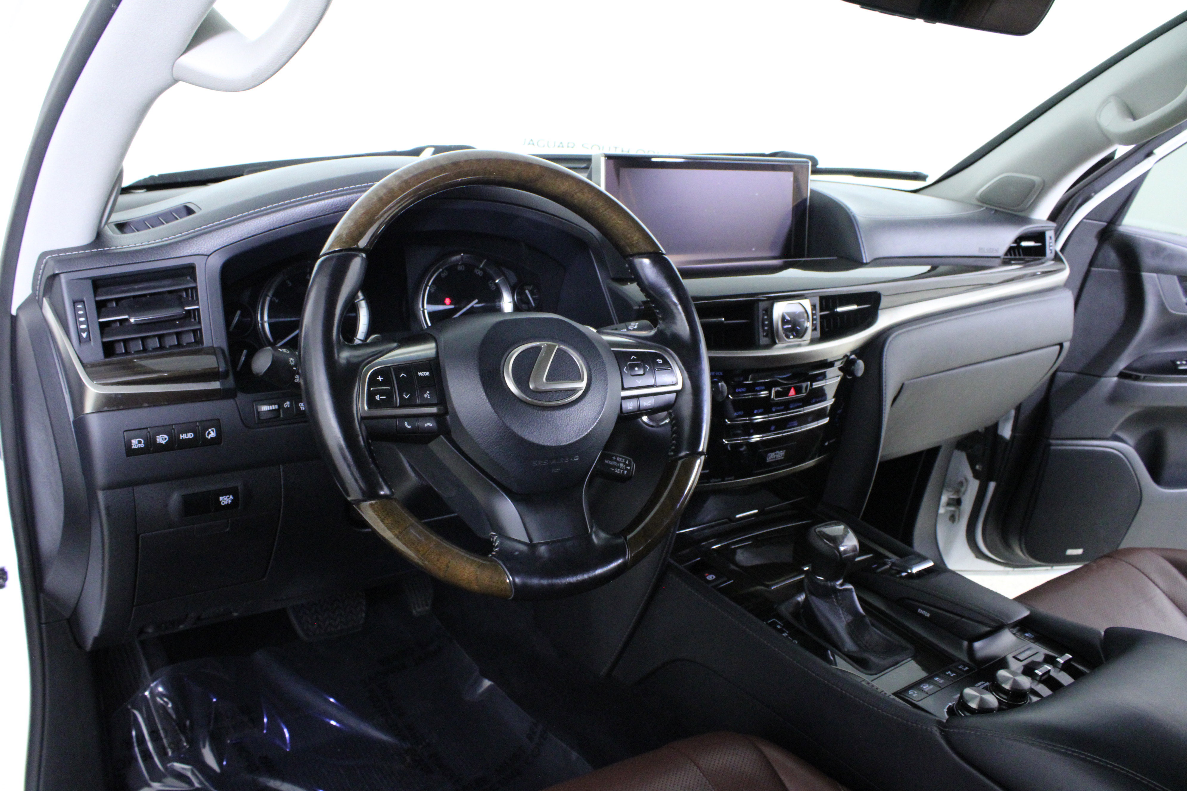 Used 2017 Lexus LX 570 4WD w/ Luxury Package image 20