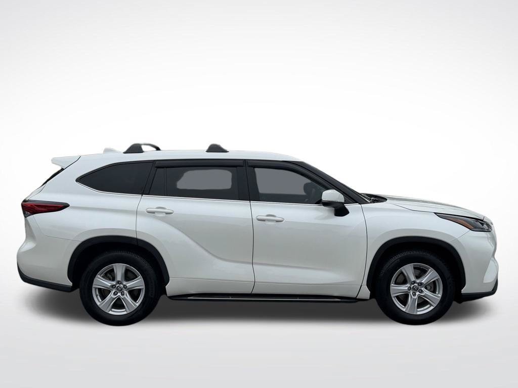 Used 2021 Toyota Highlander L FWD image 7