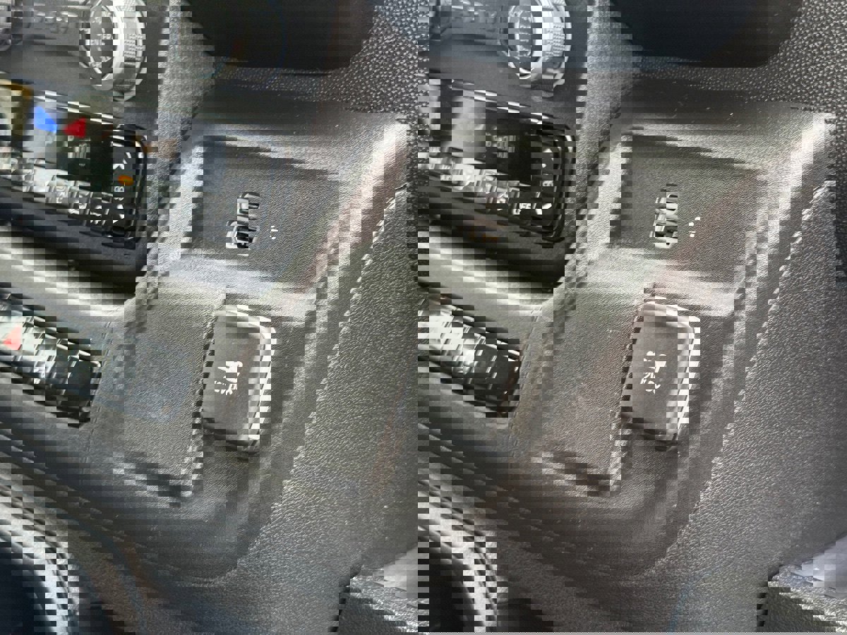 Used 2025 RAM ProMaster 2500 w/ Convenience Group image 17