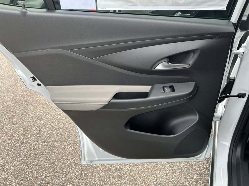 Used 2025 Buick Envista Avenir image 23