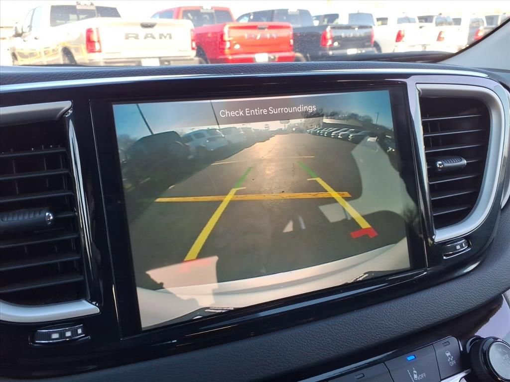 Used 2024 Chrysler Pacifica Touring-L image 33