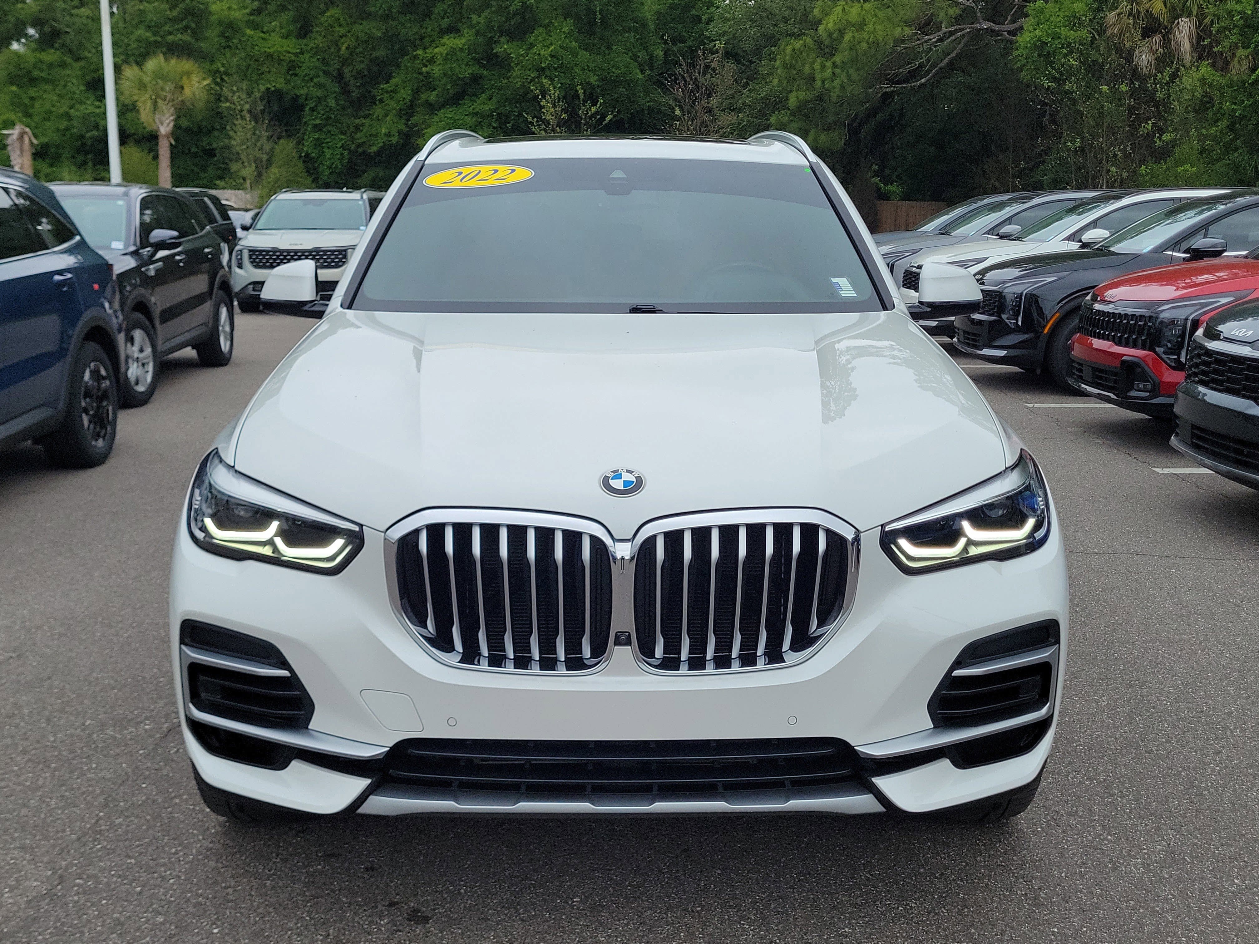 Used 2022 BMW X5 xDrive40i w/ Premium Package AWD/4WD image 2