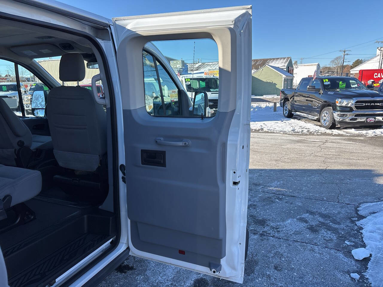 Used 2017 Ford Transit 350 XLT image 32