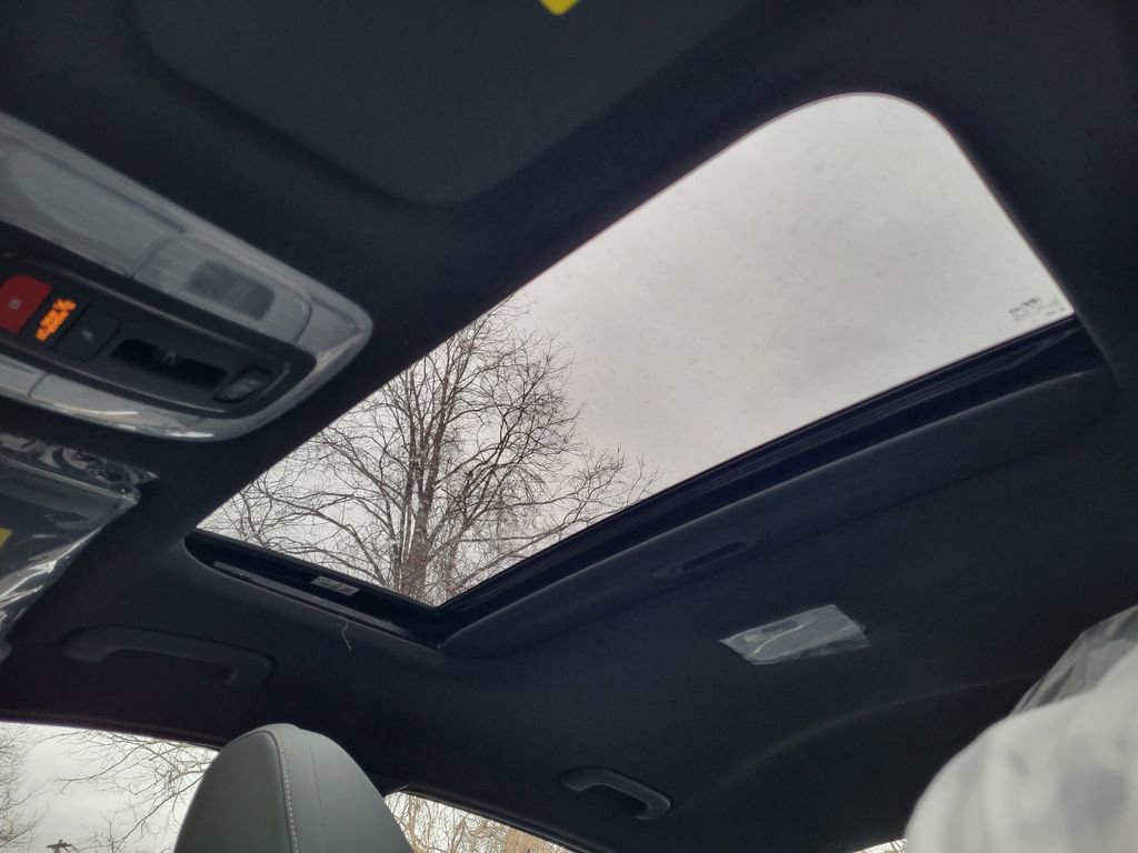 New 2025 Hyundai Elantra Limited image 33