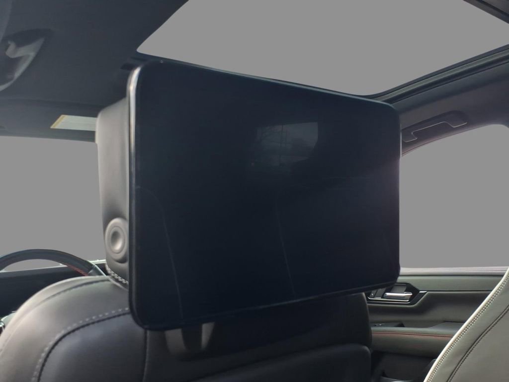 Used 2025 GMC Yukon AT4 Ultimate w/ LPO, Floor Liner Package image 9