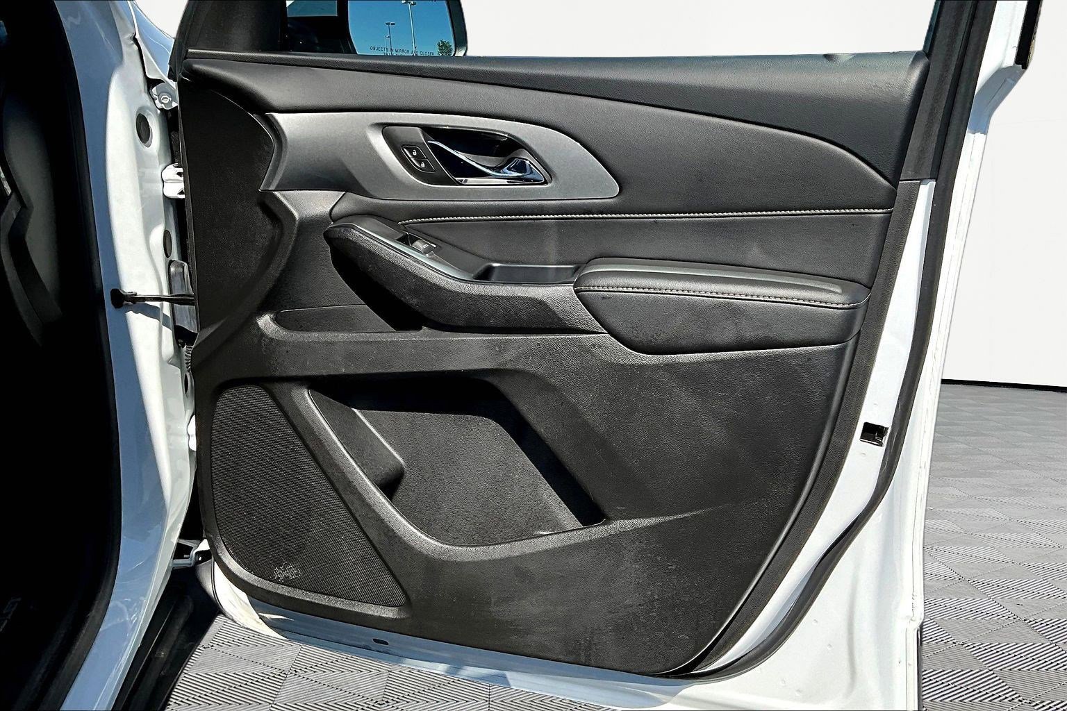 Used 2023 Chevrolet Traverse LT AWD/4WD image 28