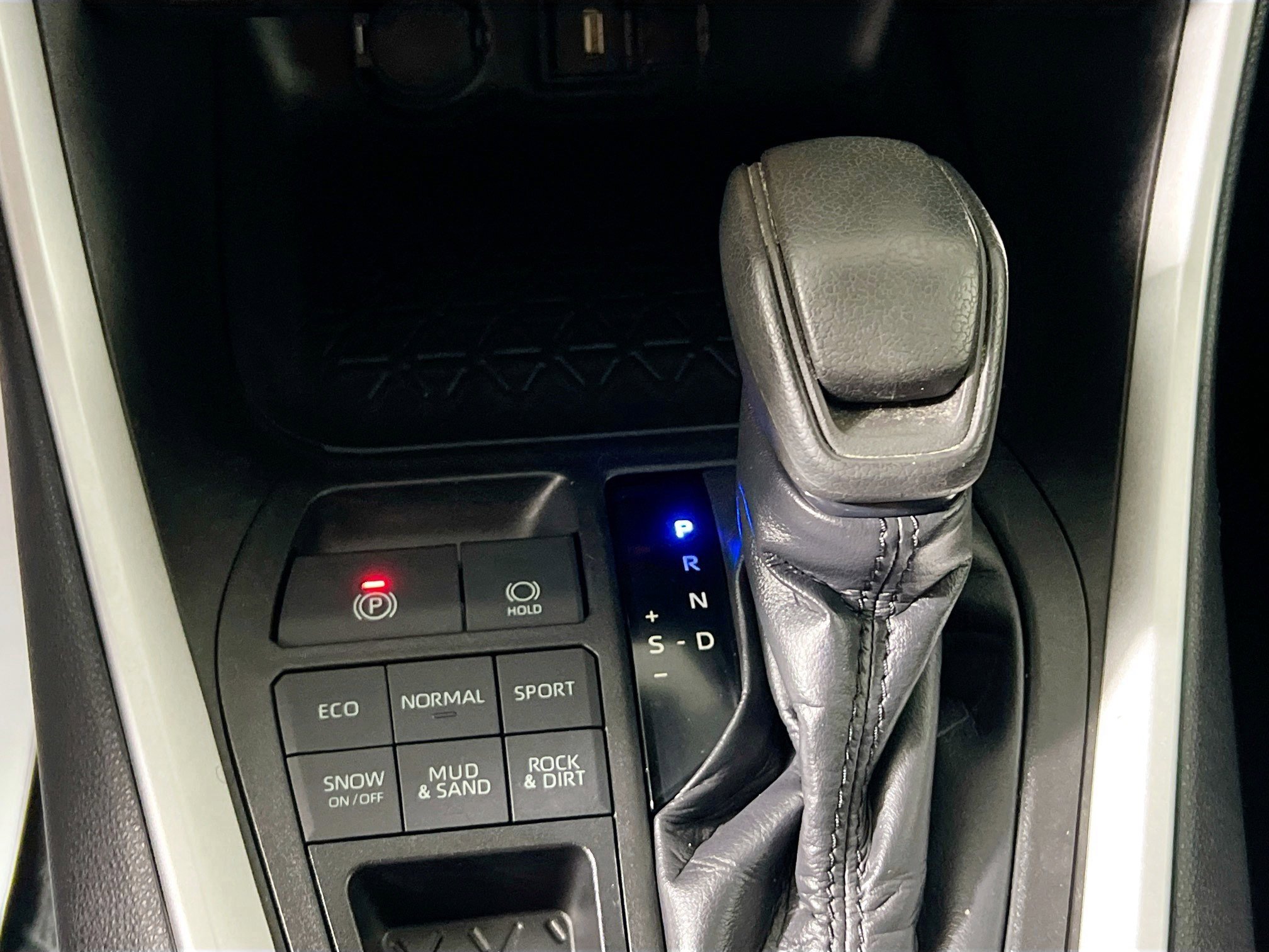 Used 2021 Toyota RAV4 XLE image 25