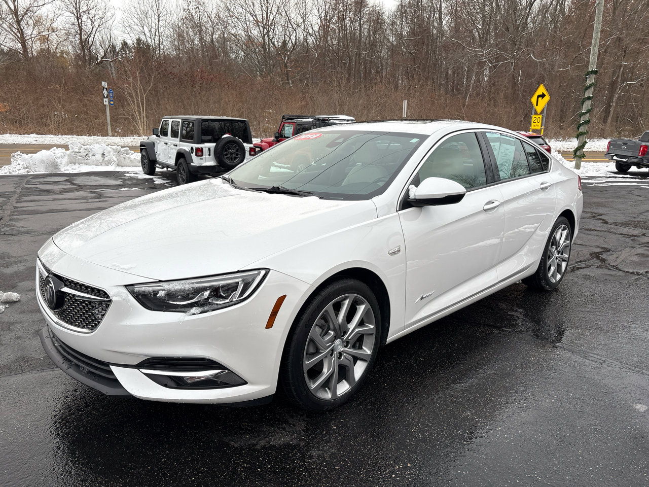 Used 2019 Buick Regal Avenir w/ Driver Confidence Package II image 3