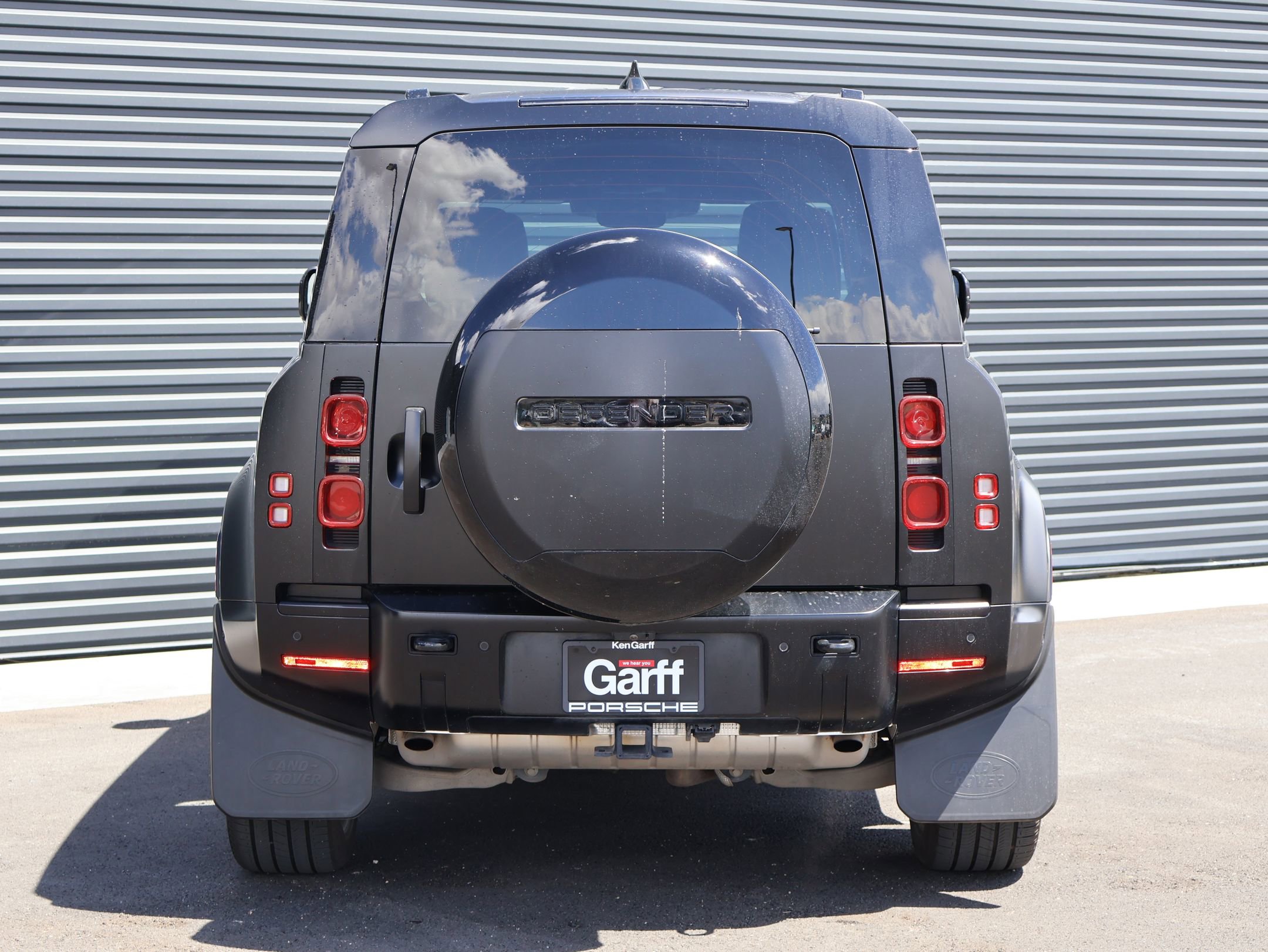 Used 2024 Land Rover Defender 110 X-Dynamic SE AWD/4WD image 6