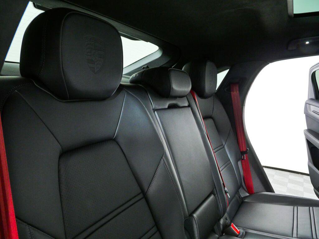 New 2026 Porsche Cayenne GTS AWD/4WD image 24