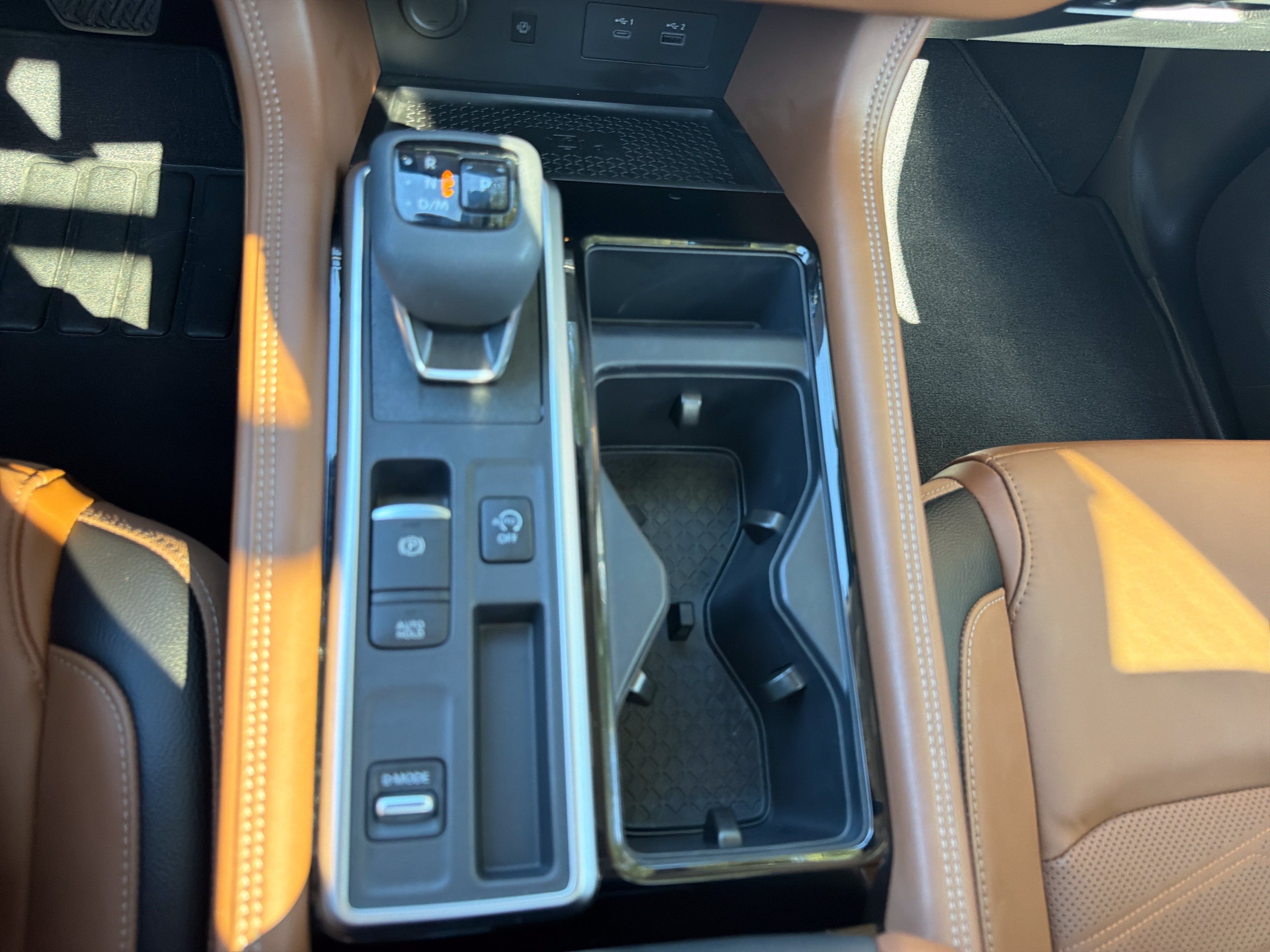 Used 2025 Nissan Pathfinder Platinum w/ Cargo Package FWD image 26