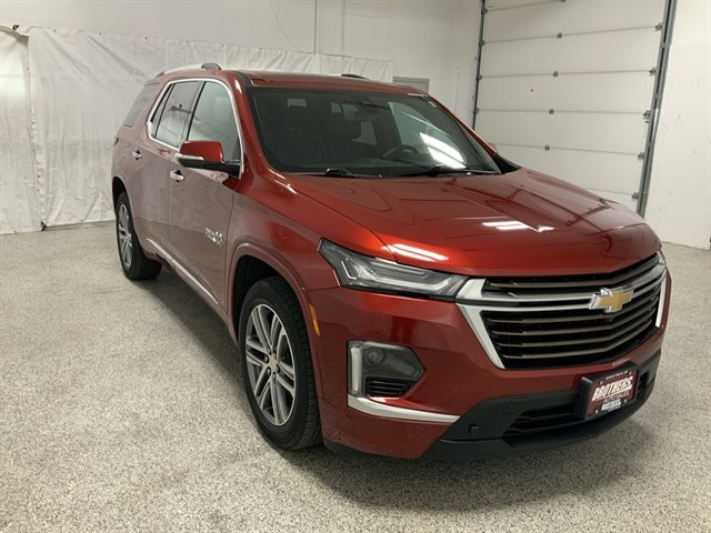 Used 2023 Chevrolet Traverse High Country image 3