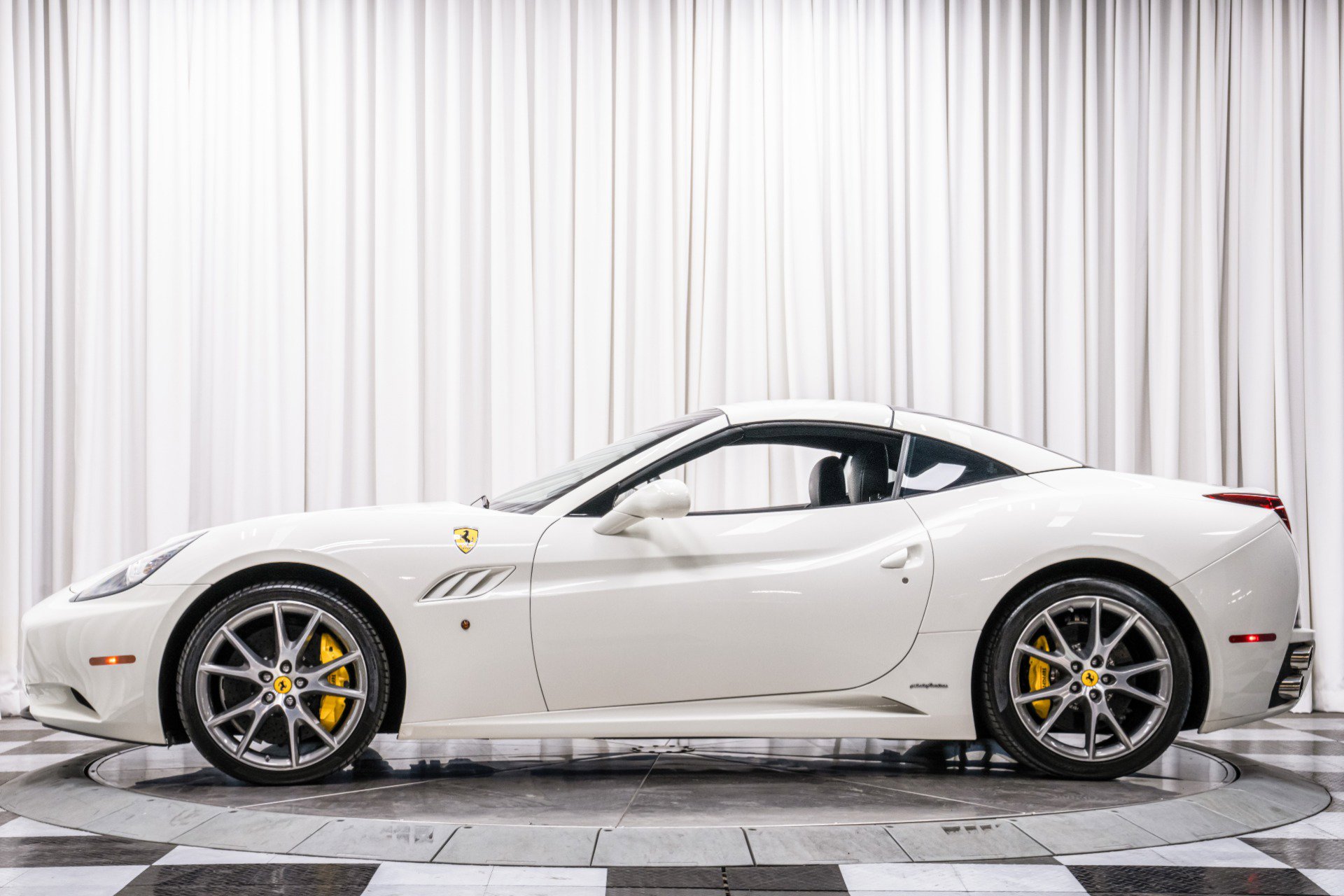 Used 2014 Ferrari California image 41