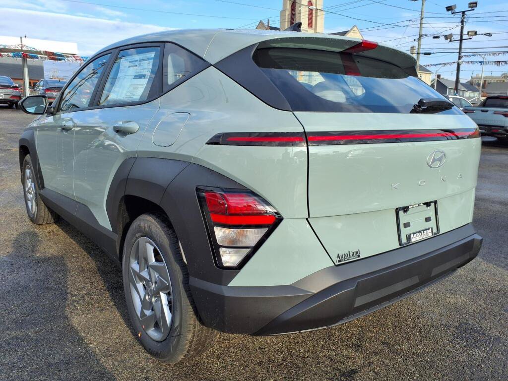 New 2027 Hyundai Kona SE FWD image 3