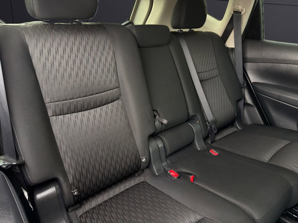 Used 2020 Nissan Rogue SV image 20