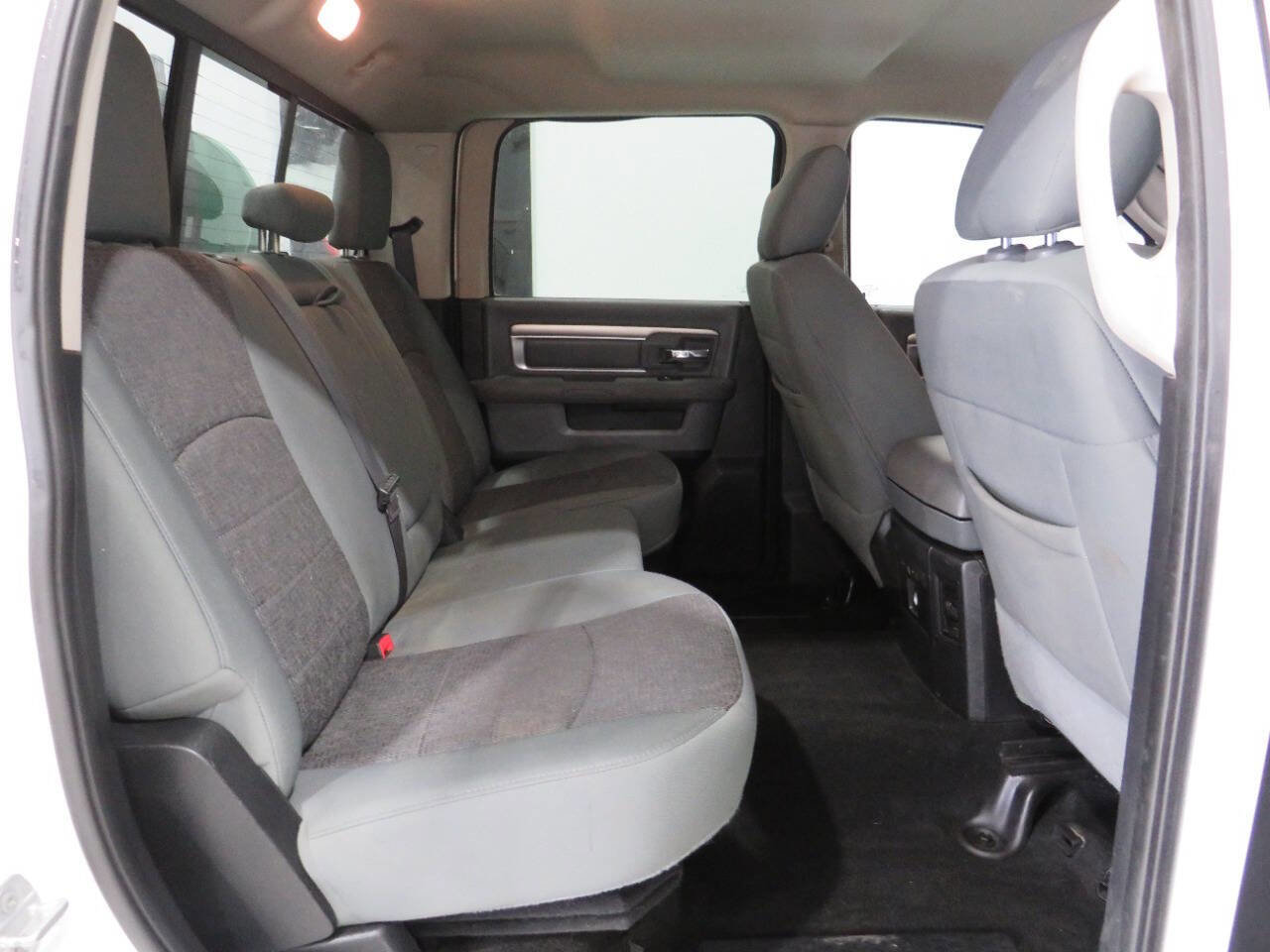 Used 2015 RAM 2500 SLT w/ Luxury Group image 11