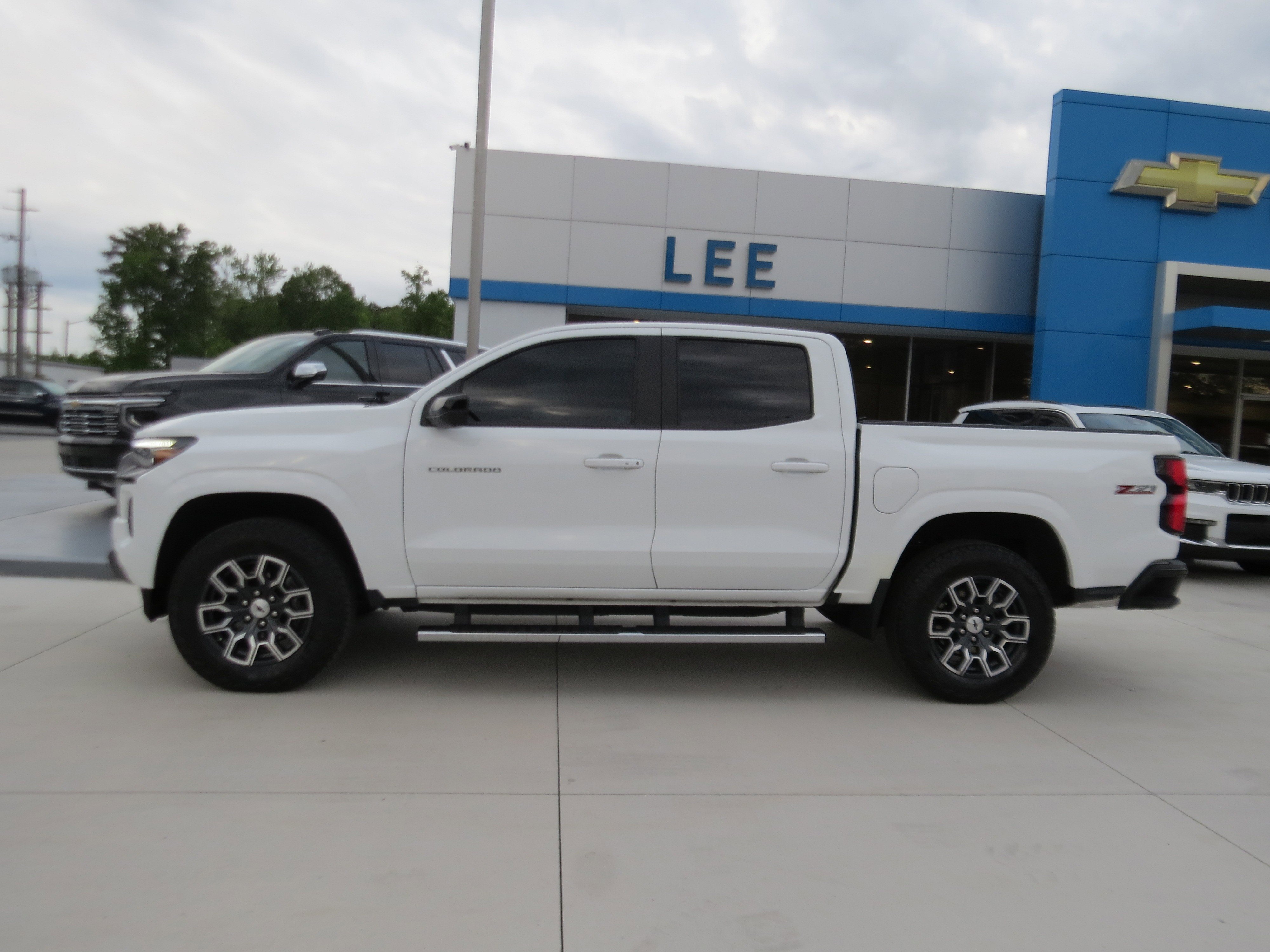 Used 2024 Chevrolet Colorado Z71 w/ Z71 Convenience Package 2 AWD/4WD image 2